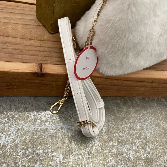 CYNTHIA ROWLEY SNOW WHITE FAUX FUR CHRISTMAS HOLIDAY CROSSBODY SNAP PURSE - Picture 2 of 9